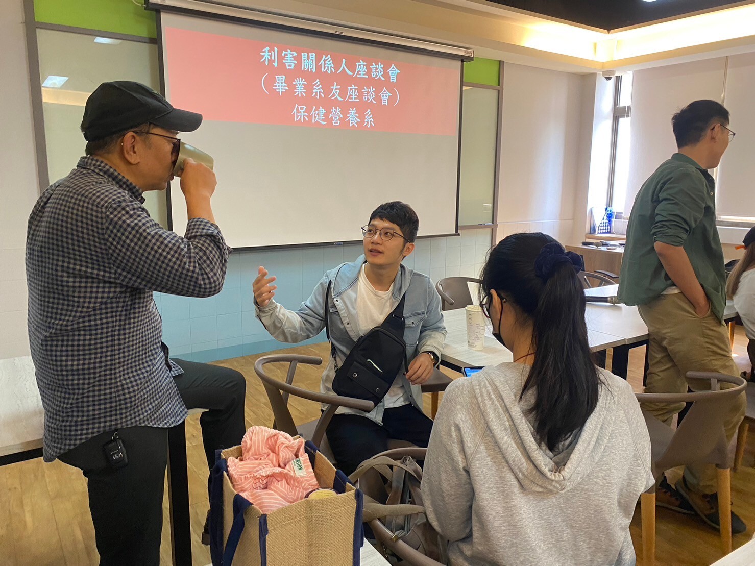 系友回娘家