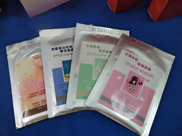 紅麴面膜、藻藍蛋白玫瑰賦活面膜:使肌膚具有保濕及滋膚之功效、牛樟保濕賦活面膜、紅麴多酚面膜圖片
